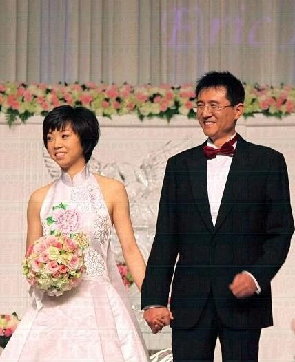 身价300亿富商徐威，宠袁立12年，为何转身迎娶奥运冠军张怡宁？