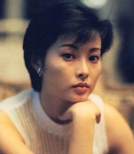 身价300亿富商徐威，宠袁立12年，为何转身迎娶奥运冠军张怡宁？