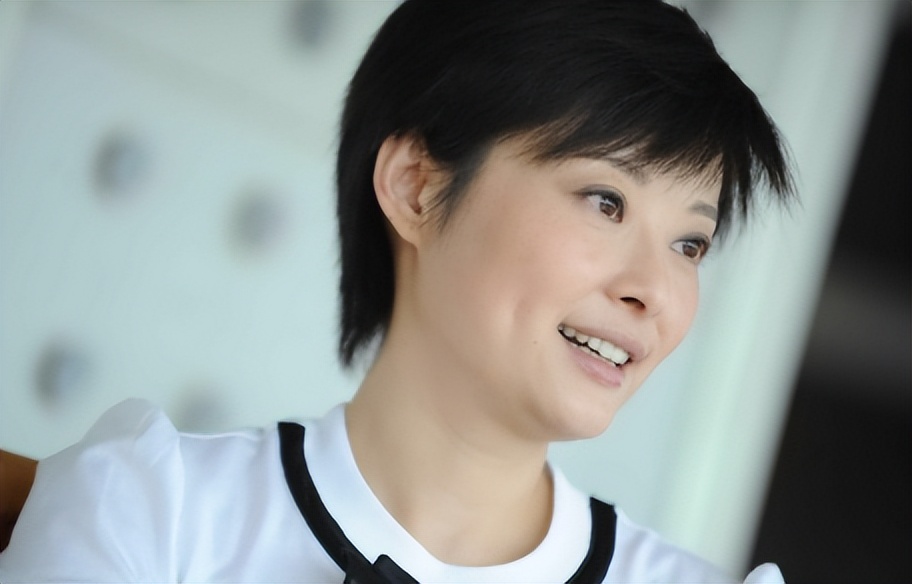 身价300亿富商徐威，宠袁立12年，为何转身迎娶奥运冠军张怡宁？