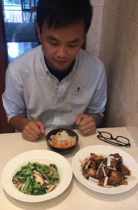 与富商同居12年，与两任前夫闪离，三婚嫁给穷诗人的袁立不后悔？