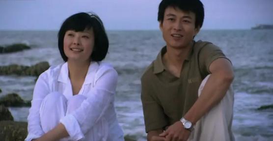 与富商同居12年，与两任前夫闪离，三婚嫁给穷诗人的袁立不后悔？