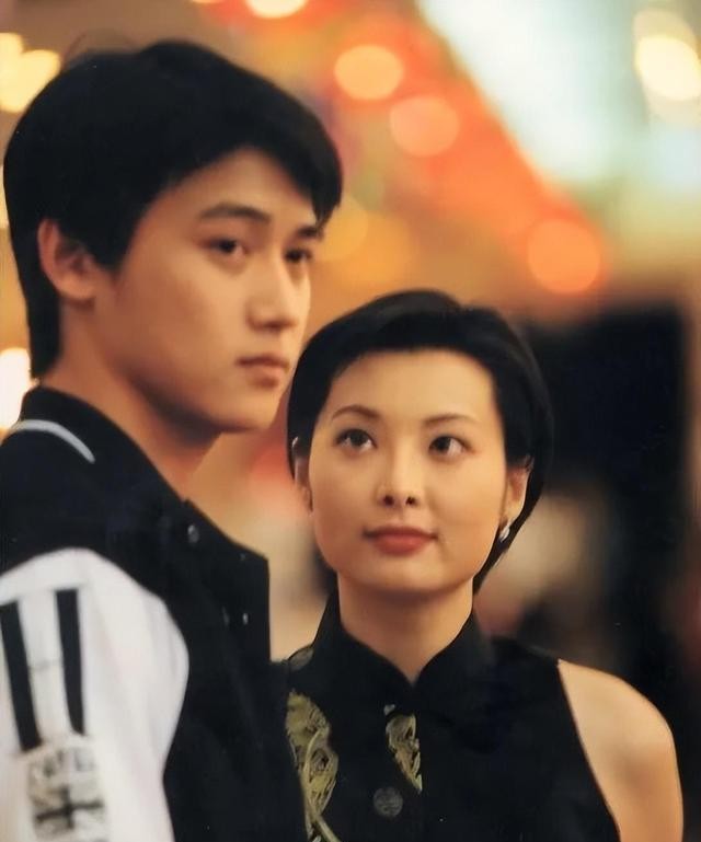 袁立:被徐威宠了12年,三婚两离后50岁无子女,她到底图什么?