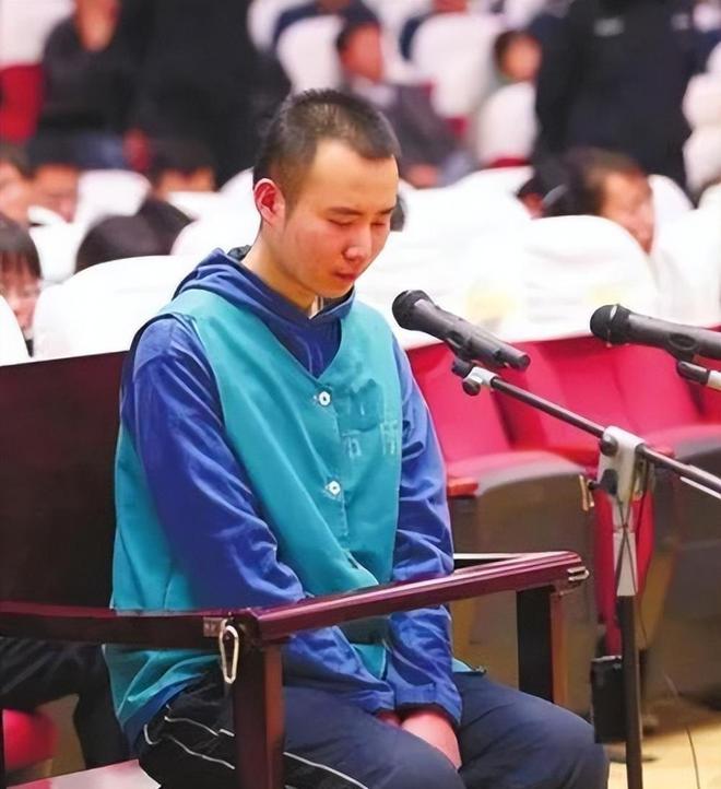 大学生药家鑫被判死刑，想捐出眼角膜，父亲拒绝：你把罪恶都带走