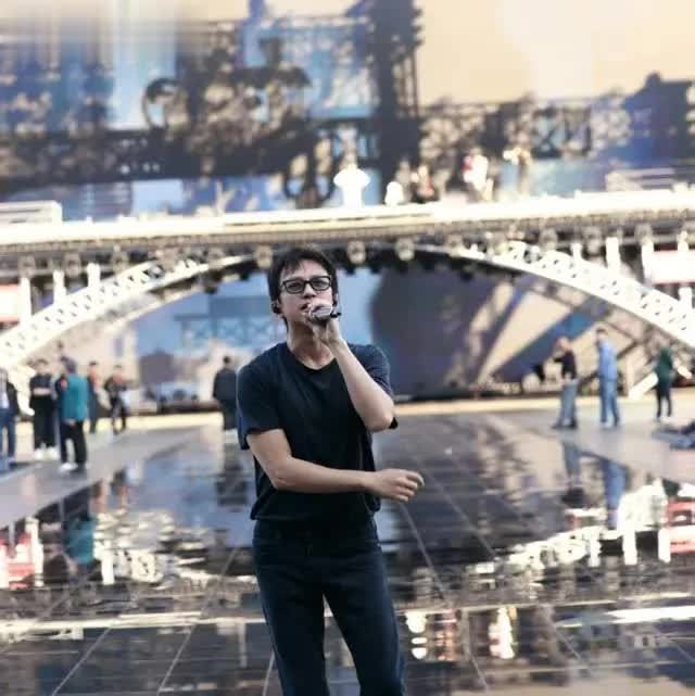 邓超炸场湖南卫视跨年晚会，全开麦唱跳封神，收视登顶燃爆全网！