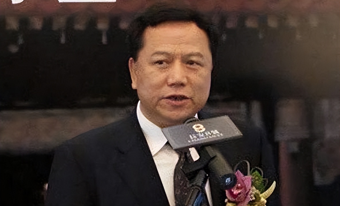 王艳19岁儿子越来越优秀了