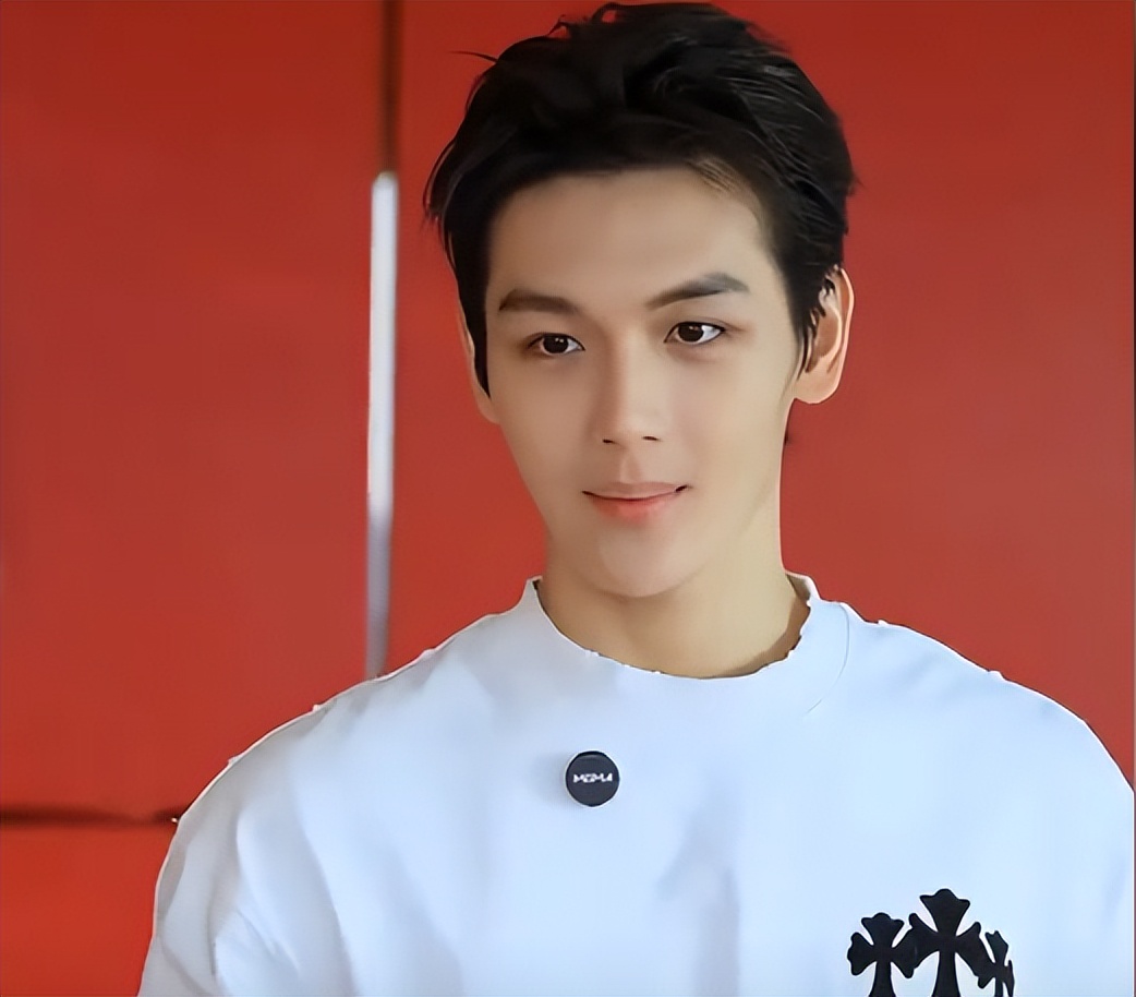 王艳19岁儿子越来越优秀了