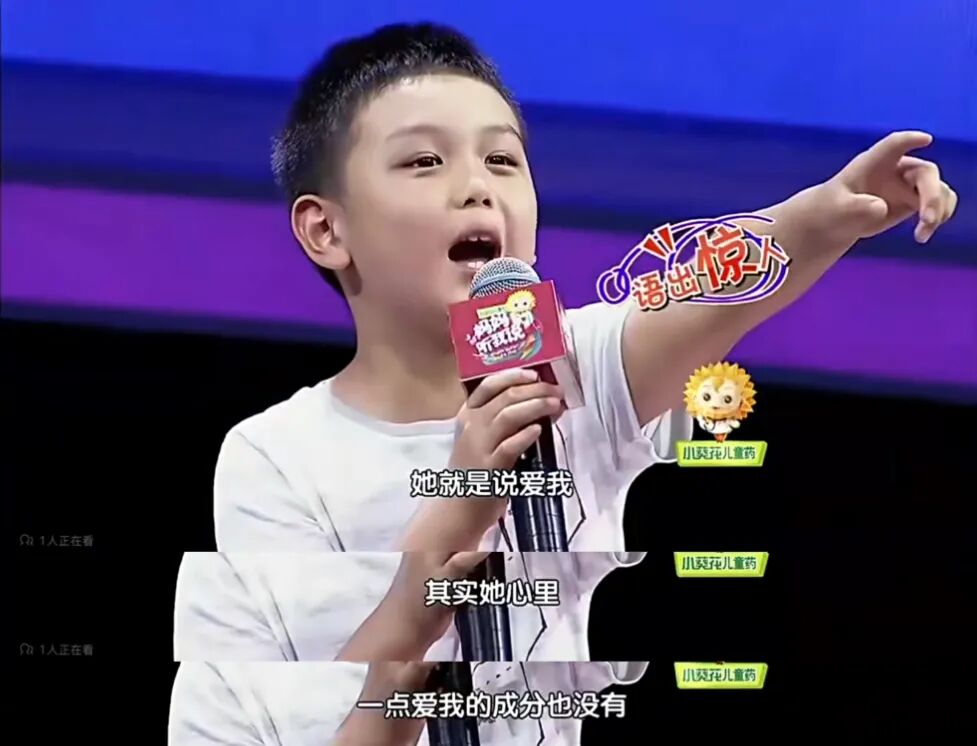 还记得王艳儿子“球球”王泓钦吗？颜值逆袭了？