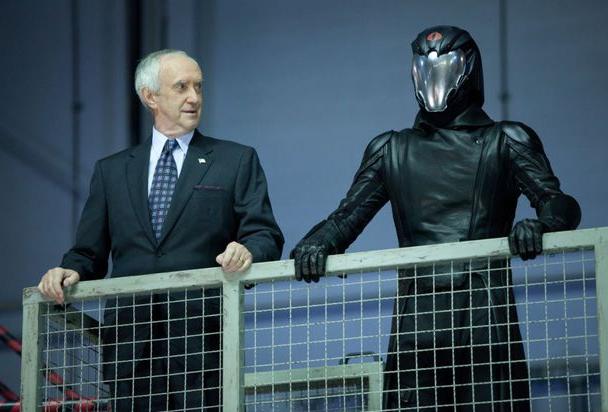 习惯了动作戏的阿德沃尔，这次要跟“眼镜蛇”较量一下了