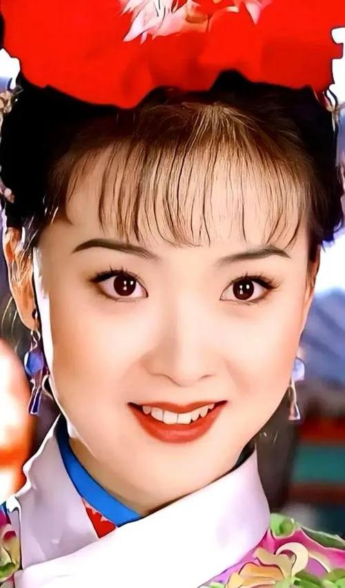 王艳儿子罕露面!19岁球球高颜值随妈,去北大后衣品提升变帅很多