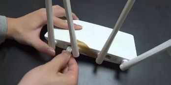 路由器上贴一个创口贴,网速提升好几倍!一年能帮家里省不少钱!