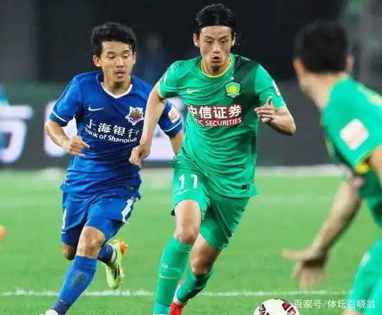 他俩当年在申花两翼齐飞,如今全都面临没球踢,一个年龄32一个31