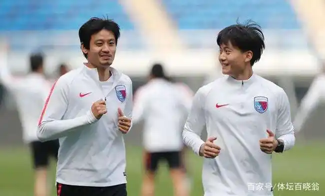 他俩当年在申花两翼齐飞,如今全都面临没球踢,一个年龄32一个31