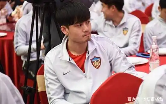 他俩当年在申花两翼齐飞,如今全都面临没球踢,一个年龄32一个31