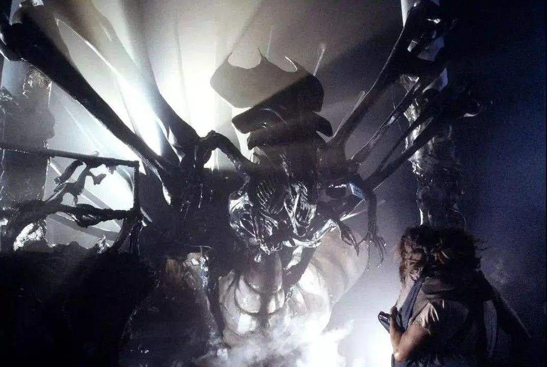 《魂斗罗》终于搞懂外星生物的进化链，所有怪物都是同一源头