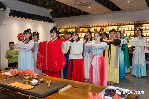 【今日七夕】七月七日七夕情,祝福送给天下人,年年岁岁手相牵,朝朝暮暮共白头!