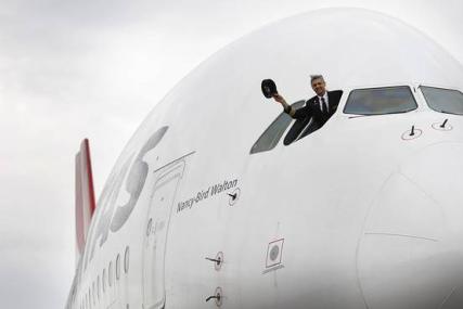 为什么飞机不能开窗户，直升机可以？