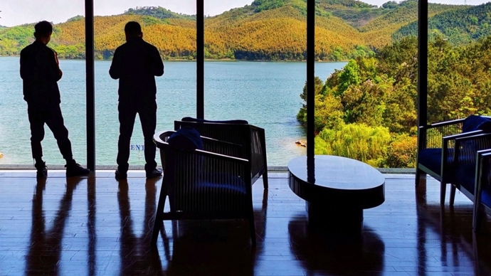 晨读 | 谢震霖：你会用手机拍带窗的美照吗？