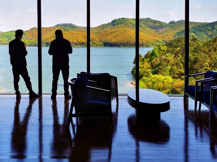 晨读 | 谢震霖：你会用手机拍带窗的美照吗？