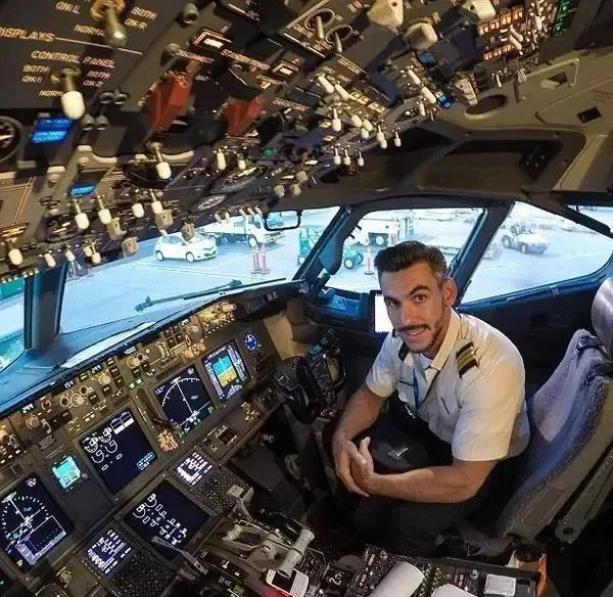 机长大大，请勿高空拍照！