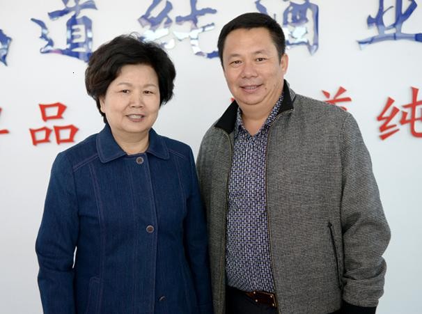 与丈夫相守48年，搭档罗京去世后自请离职，邢质斌如今怎样了？