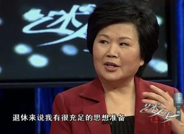 与丈夫相守48年，搭档罗京去世后自请离职，邢质斌如今怎样了？