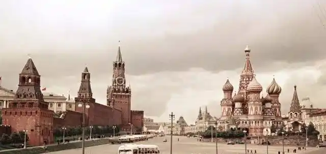 他是原副总理,1975年被永远开除党籍,1979年当选为副主席