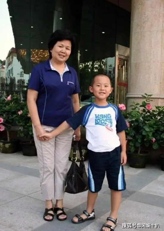 央视著名主持邢质斌：扎根央视35年零失误，退休后近况如何？