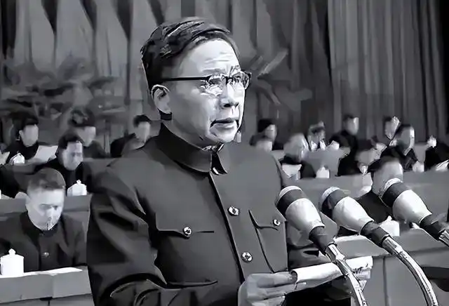 他曾担任副总理，60岁被撤职，69岁被永远开除党籍，73岁恢复名誉