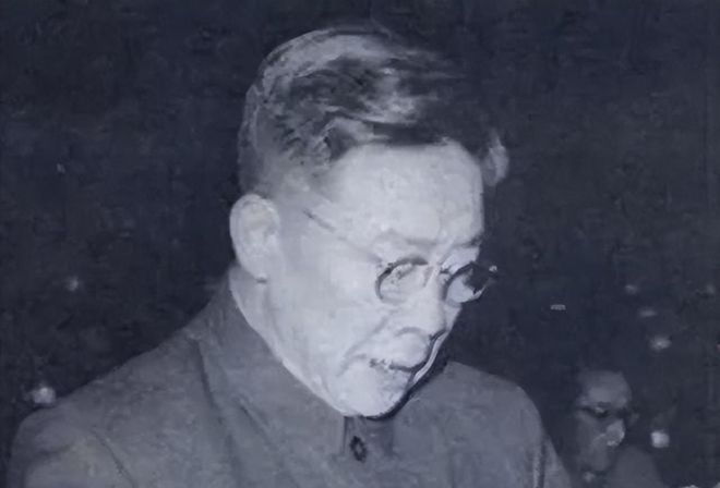 他是原副总理，1975年被永远开除党籍，1979年当选为副主席