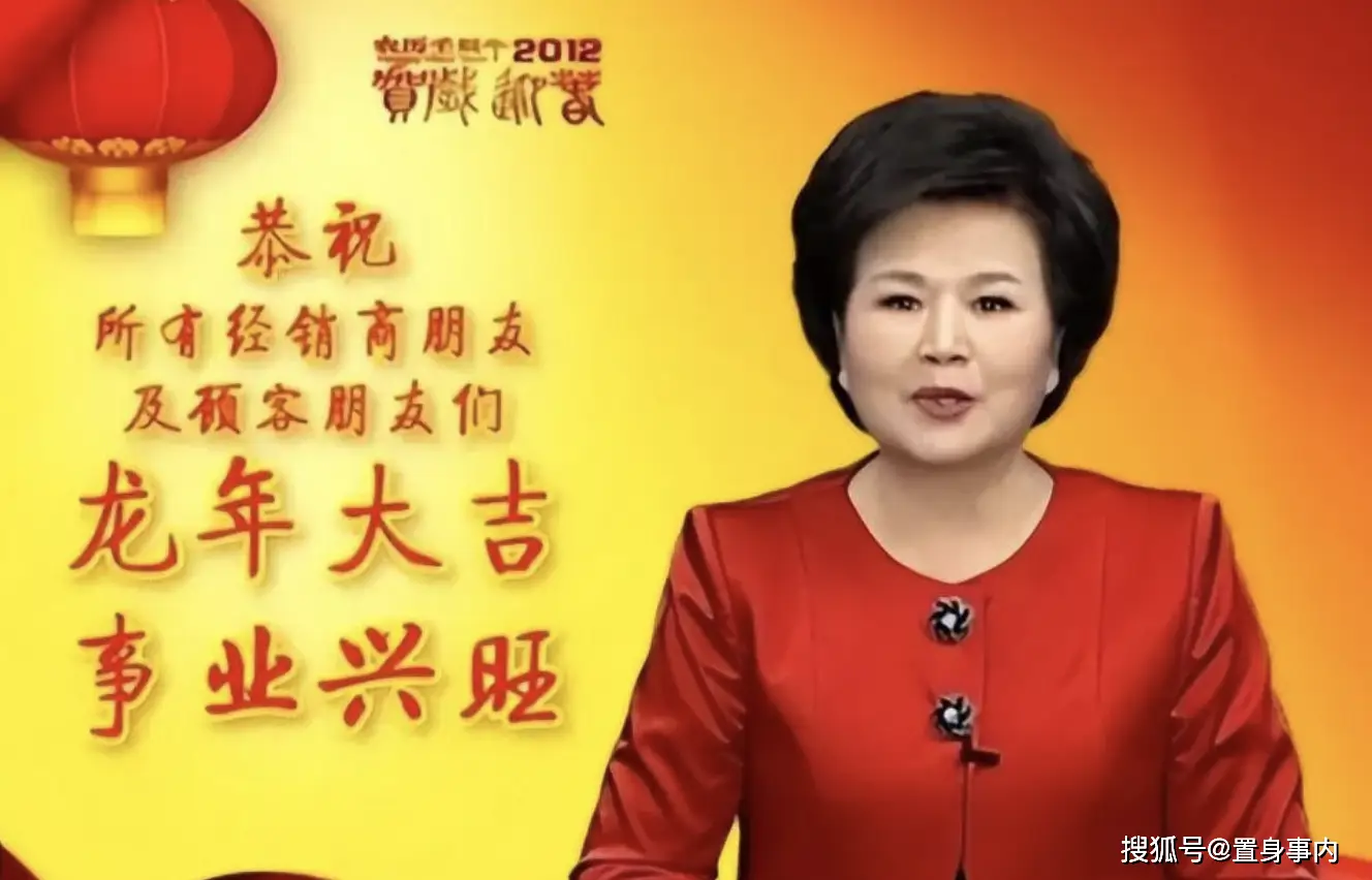 邢质斌近照曝光：76岁满头白发，与丈夫相濡以沫安享晚年