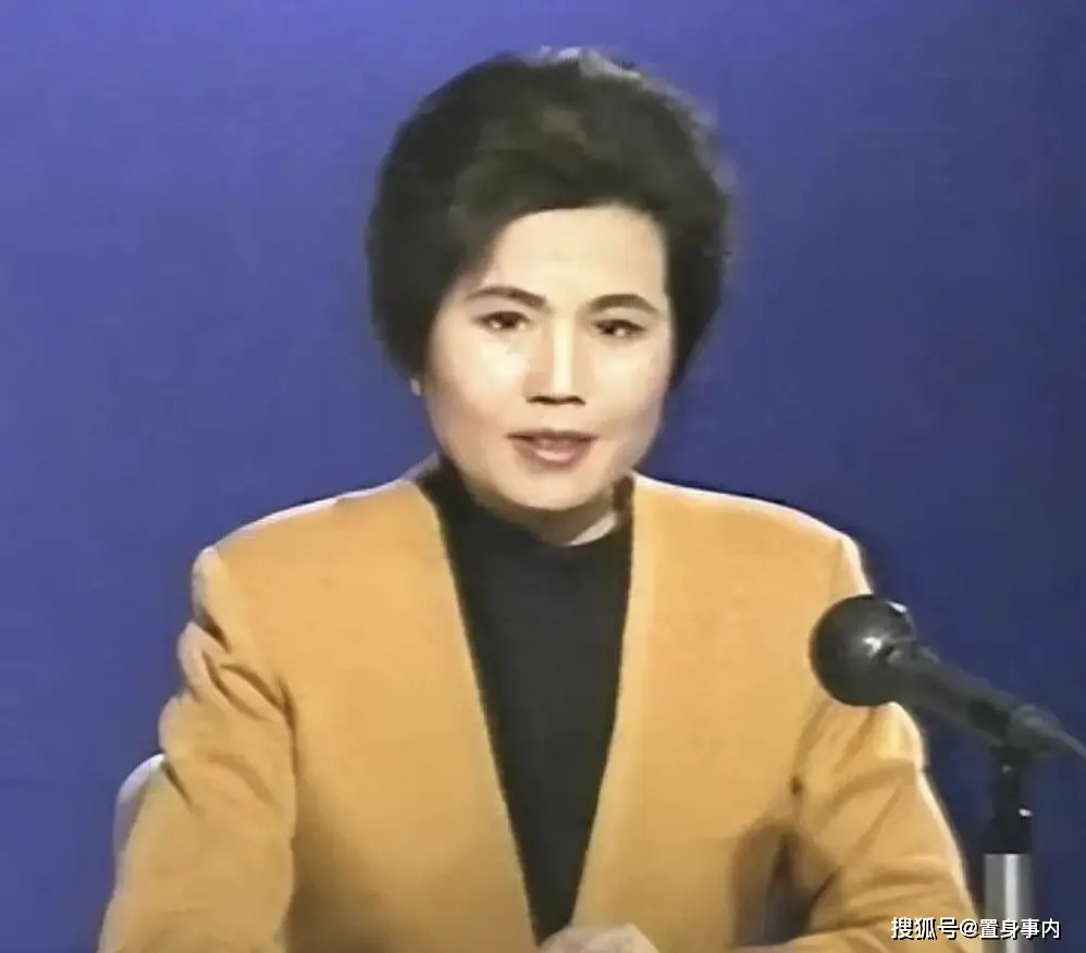 邢质斌近照曝光：76岁满头白发，与丈夫相濡以沫安享晚年