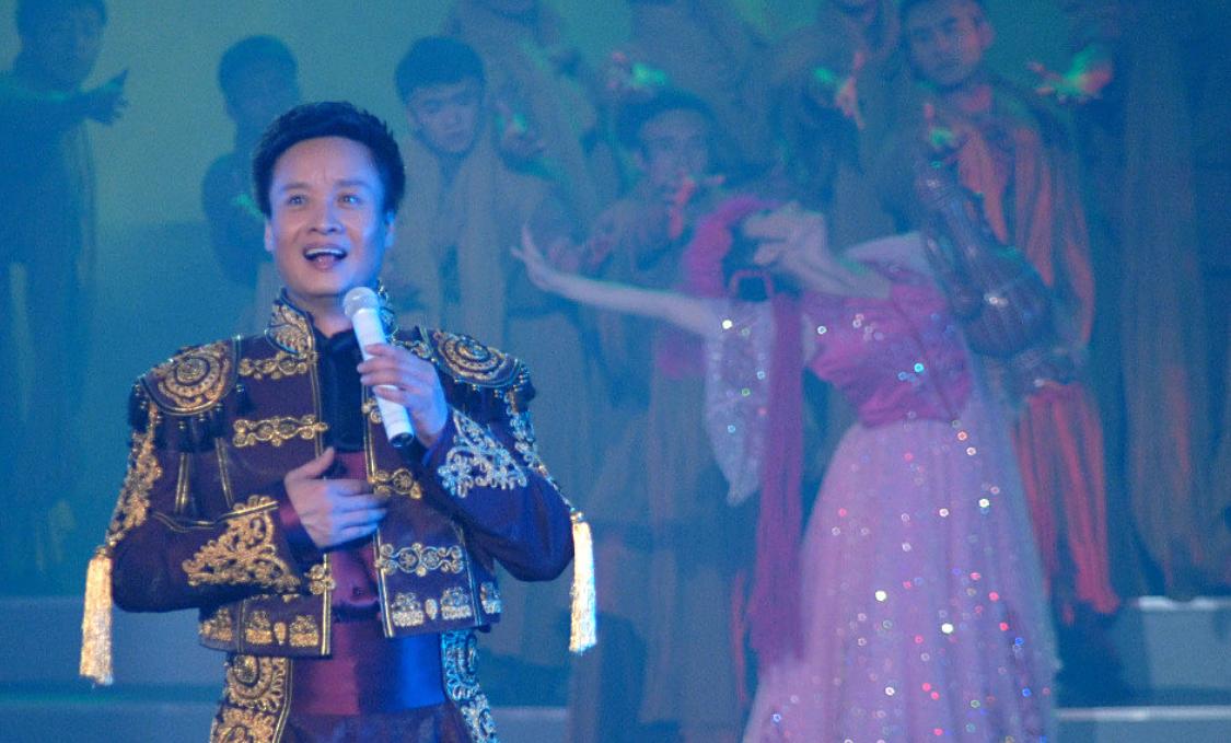 为艺术献身55年，陪妻子抗癌36年，67岁还在唱的阎维文是真男人