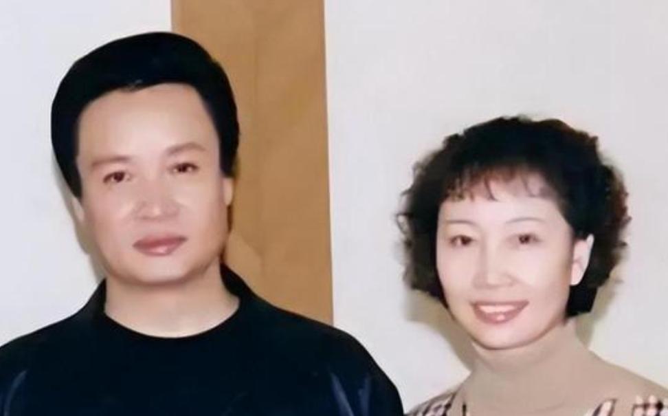 为艺术献身55年，陪妻子抗癌36年，67岁还在唱的阎维文是真男人