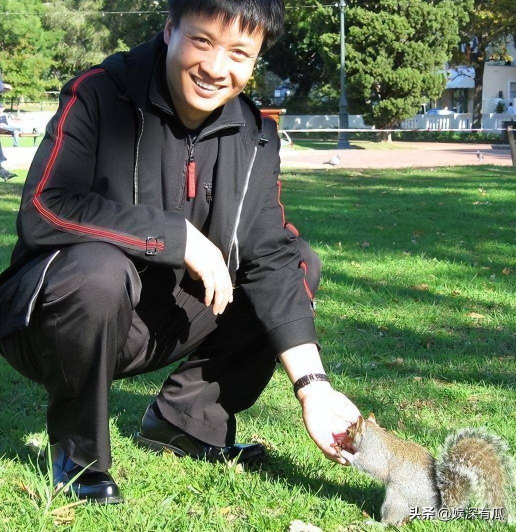 “人民歌唱家”阎维文：对爱妻一见钟情，陪妻子抗癌36年不离不弃