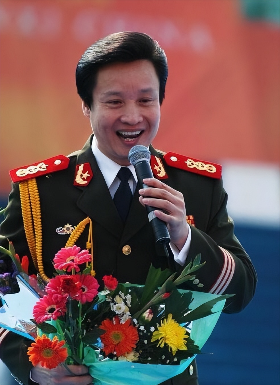 人民日报亲自点名，阎维文真实处境暴露，李双江一个字都没说错