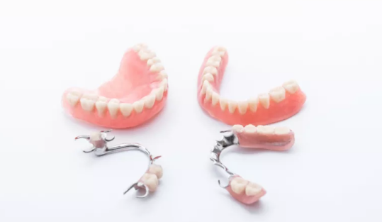 想种牙看这一篇就够了，种植牙全攻略！——种植牙怎么选？怎么种？多少钱？