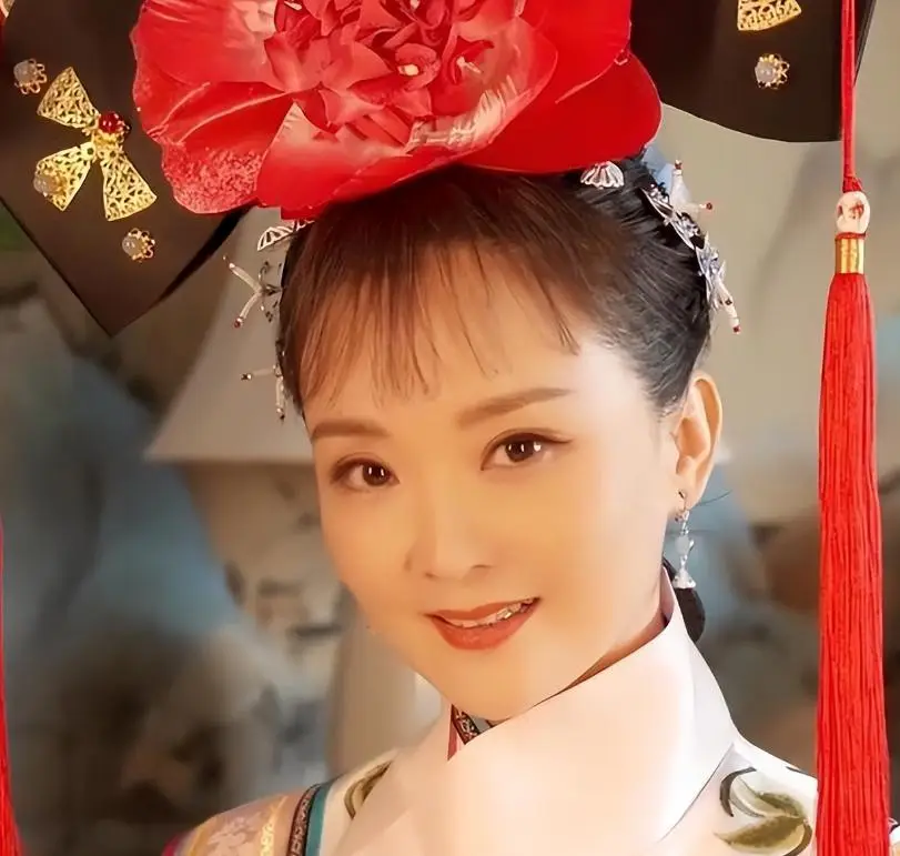 结婚二十五年，51岁的王艳终于熬出头，她的现状超出了网友的预估