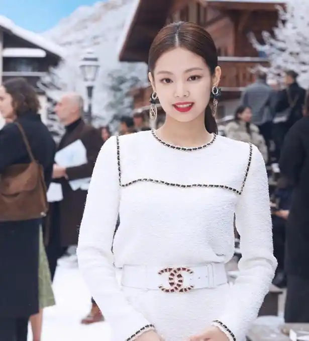 反转来袭！权志龙Jennie恋情被辟谣，艺人又被拿来挡枪了吗