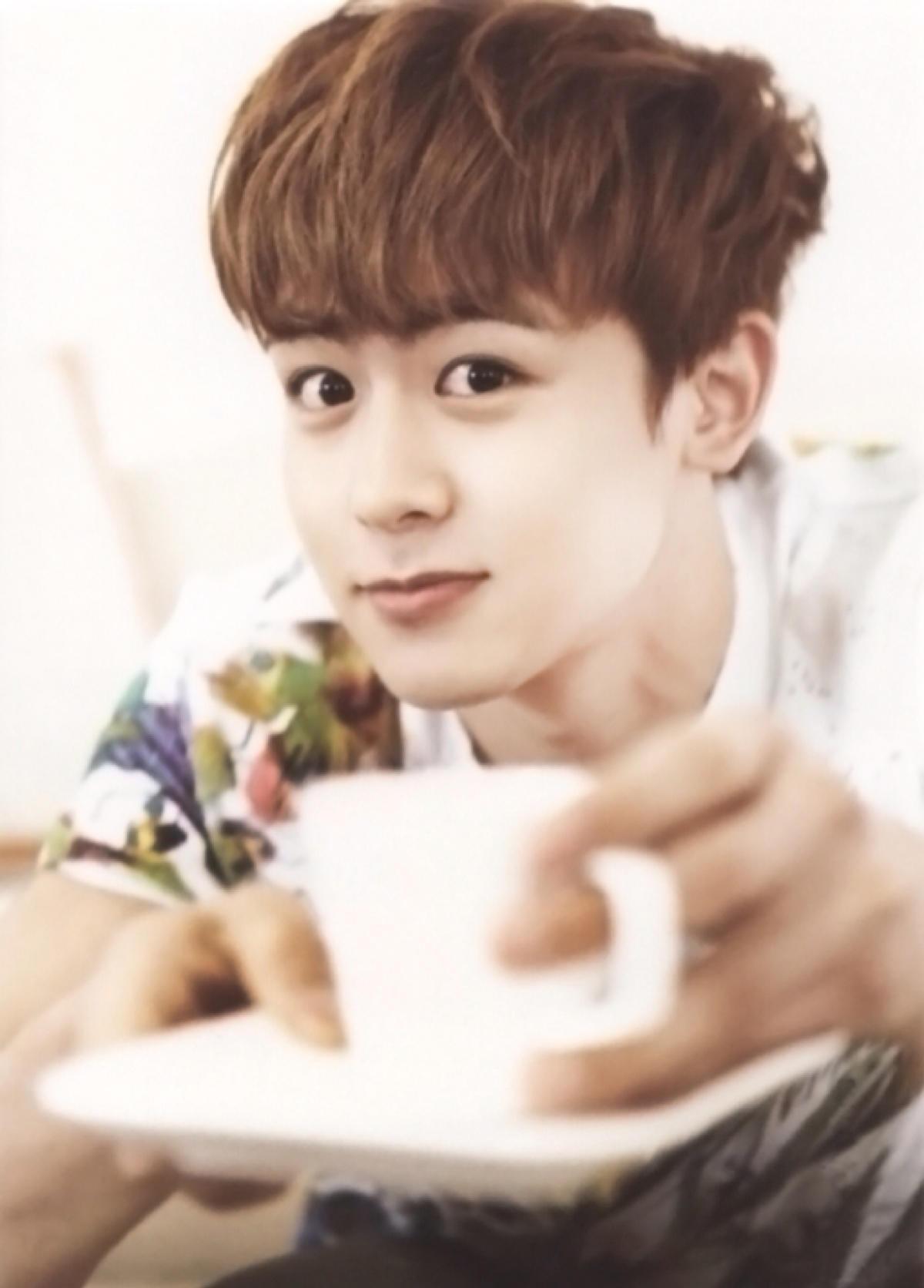 娃娃脸适合什么发型男生（适合娃娃脸男士的九款发型）