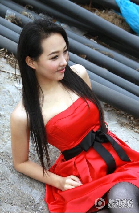 中外美女教师性感大PK:你最想上谁的课?