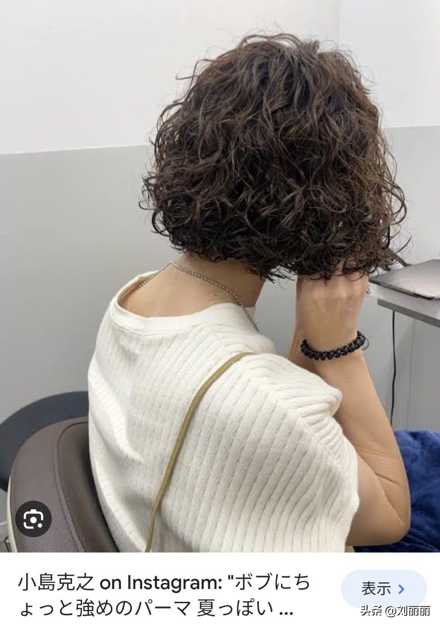 复古回潮与摩登重塑:法式羊毛卷波波头的风格美学