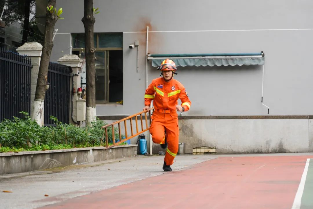 祝贺!12名消防员获评“先进典型”!