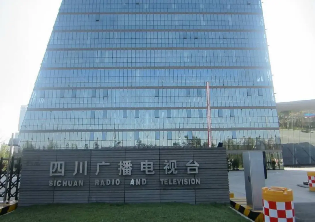 主持人佟瑶:2015年不幸溺亡,7年过去,她丈夫和女儿怎么样了?