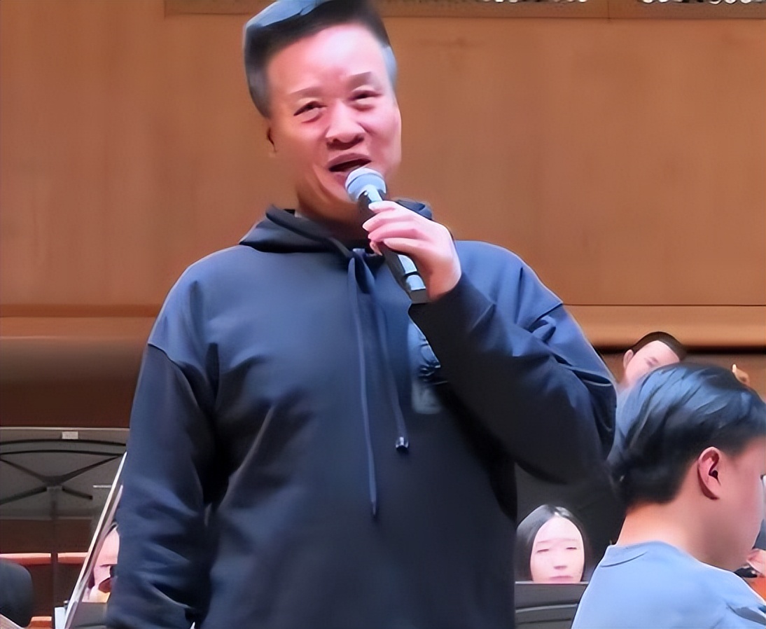阎维文现状：曾在春晚出尽风头，如今没资格露脸，导演选人惹争议