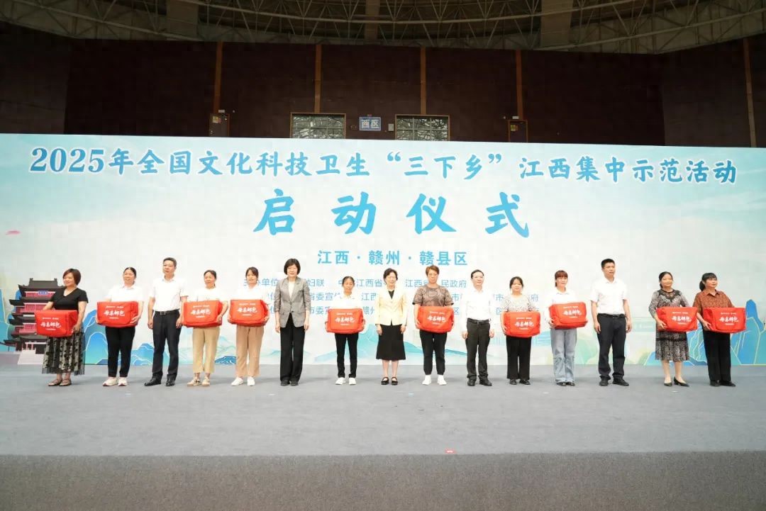 黄晓薇在江西调研时强调 在基层社会治理中更好发挥妇联组织作用