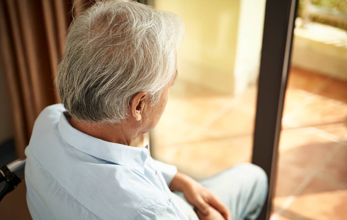 医生提醒:慢阻肺不管怎么治,最后都逃不过气短加重?