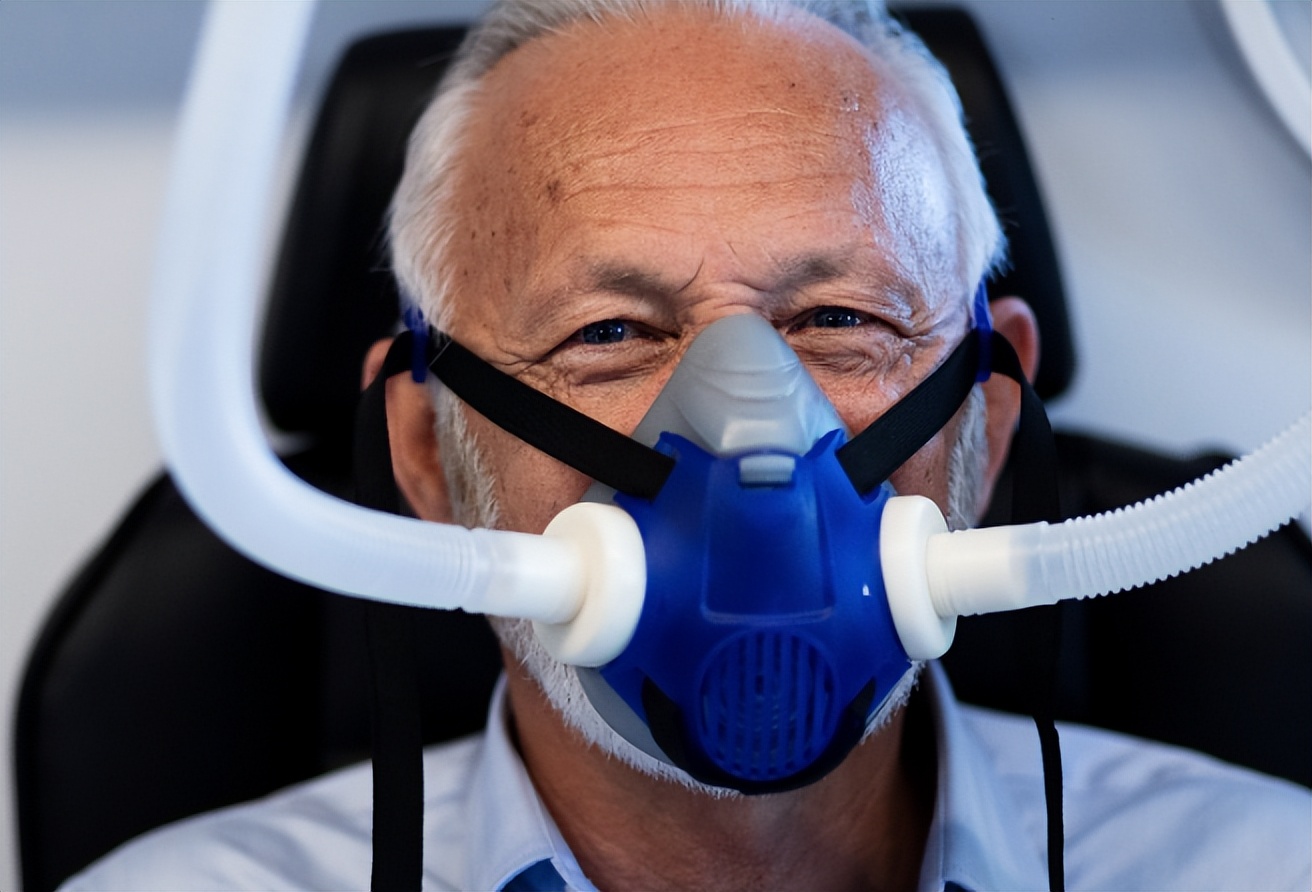 医生提醒:慢阻肺不管怎么治,最后都逃不过气短加重?