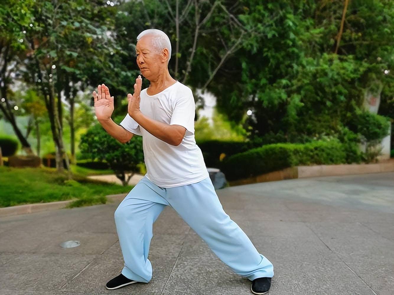 医生提醒:慢阻肺不管怎么治,最后都逃不过气短加重?