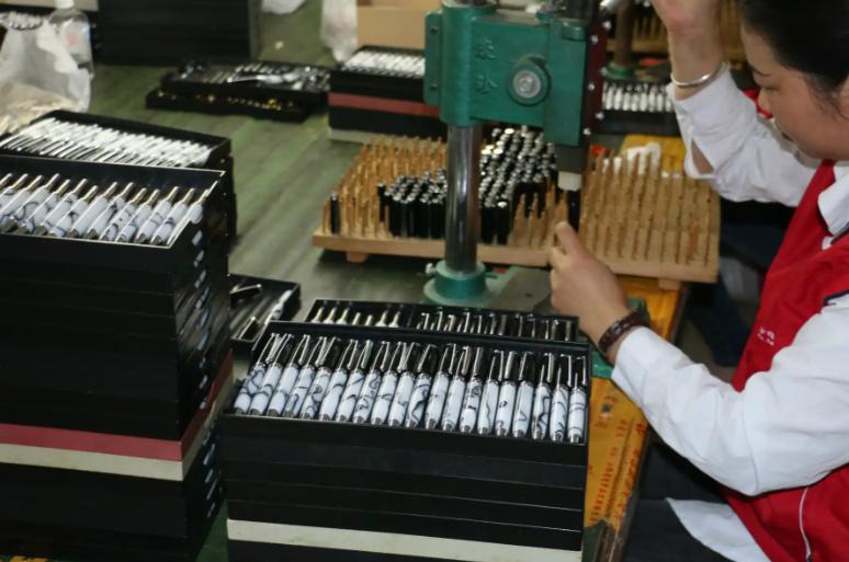 美国日本都不造圆珠笔了？因为中国的一支笔只赚1一分钱