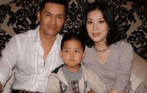 他一生娶了三个老婆，全部美若天仙，最后与“10亿富婆”双宿双栖